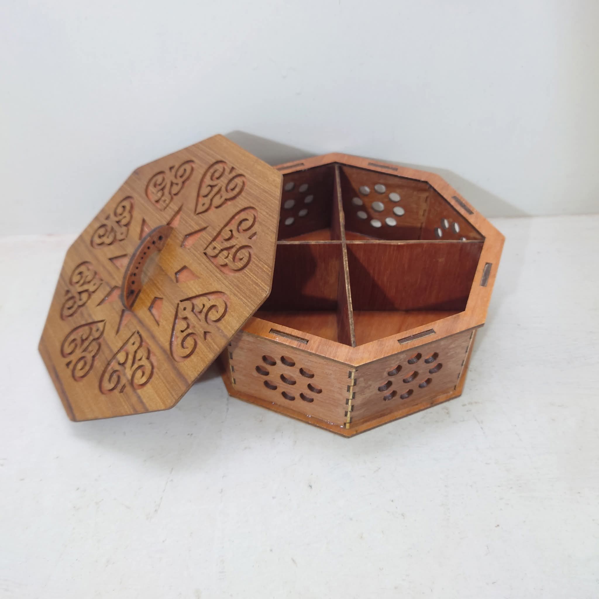 অর্নামেন্টস বক্স